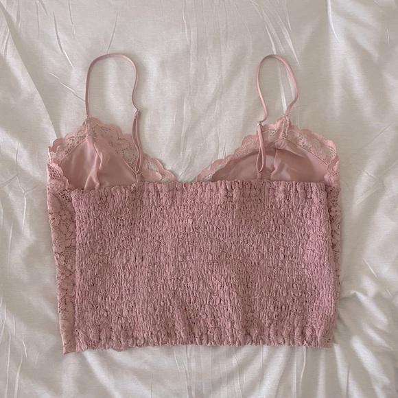 Express Blush All Over Lace Cropped Cami - Picture 2 of 4
